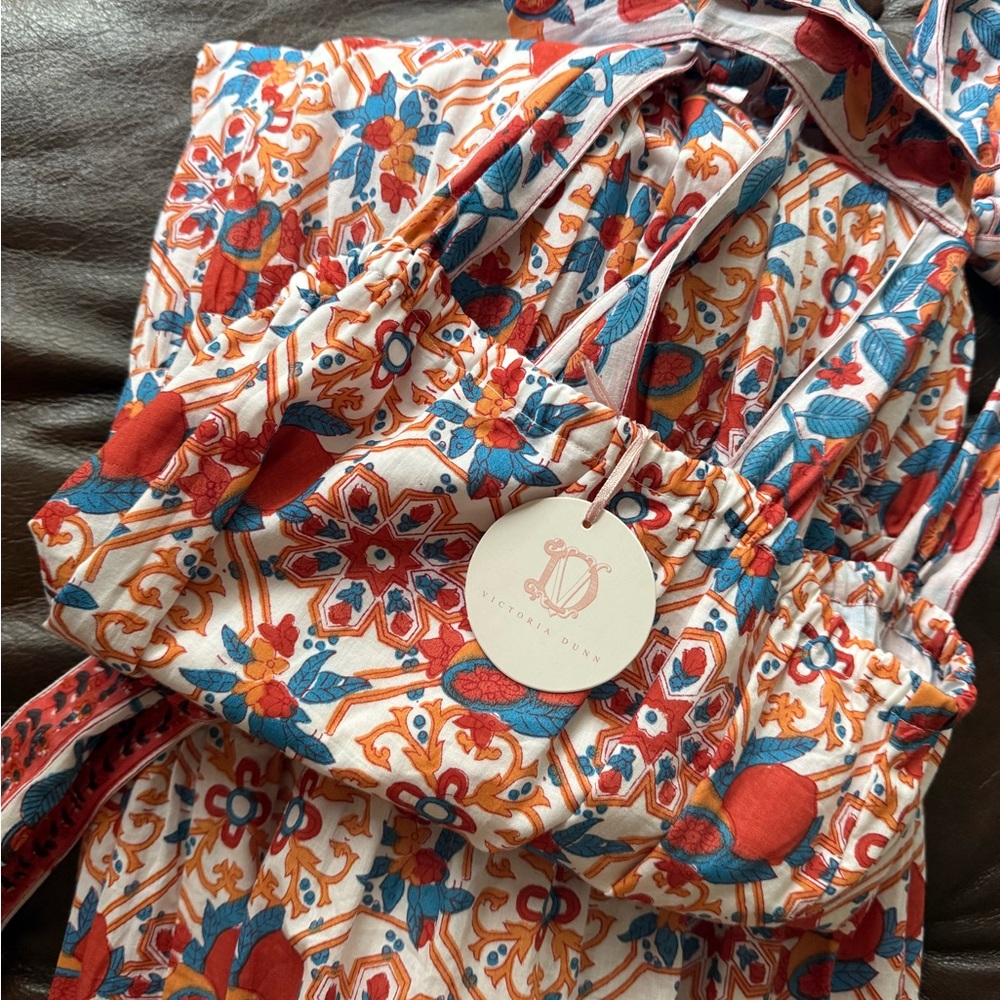 Victoria Dunn- XS, Floral Print Wrap Dress in Cream with Red & Blue Accents. NWT - Picture 7 of 8